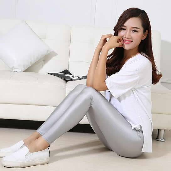 外穿不遮臀的打底裤:瞬间引爆潮流(图) 外穿不遮臀的打底裤:瞬间引爆潮流(图)