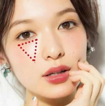 画好心形腮红秒变16岁少女(图) 画好心形腮红秒变16岁少女(图)