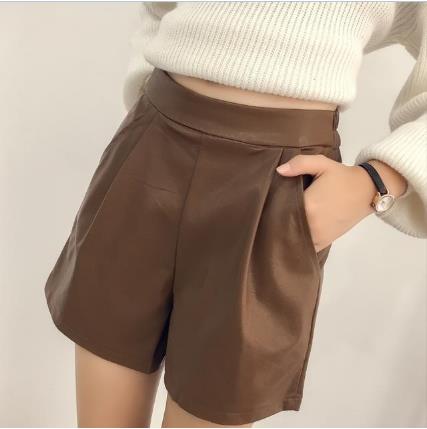 2018流行pu靴裤打底配一件蕾丝衫：显高又有女人味