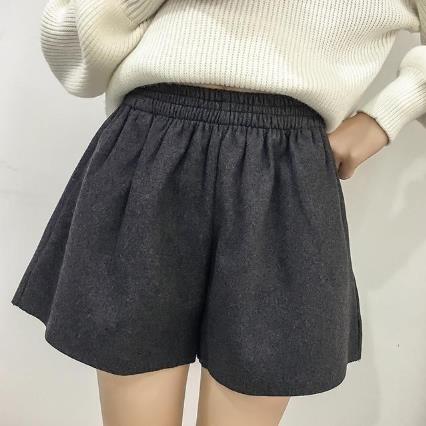 2018流行pu靴裤打底配一件蕾丝衫：显高又有女人味