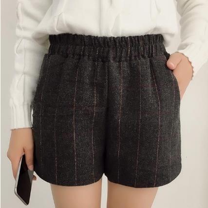 2018流行pu靴裤打底配一件蕾丝衫：显高又有女人味