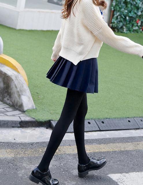 加绒打底裤纤细显瘦：2018早春秀性感美腿（图）