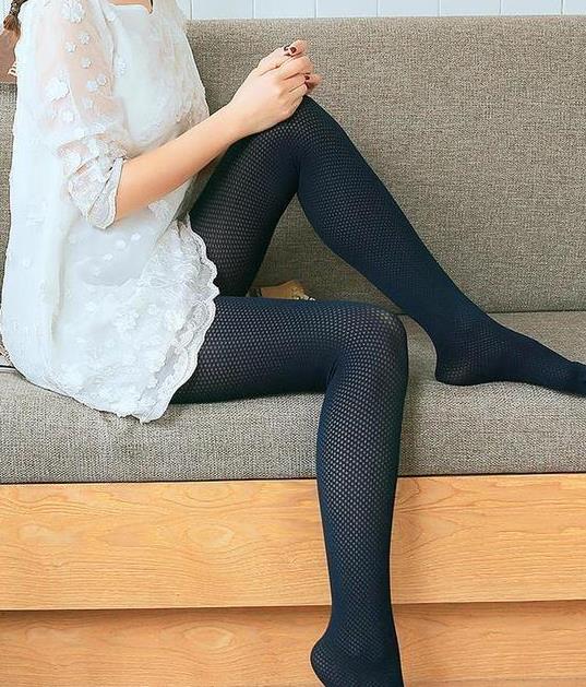 加绒打底裤纤细显瘦：2018早春秀性感美腿（图）