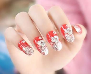 新娘美甲图片简单款式2018：纯色美甲颜色美美哒