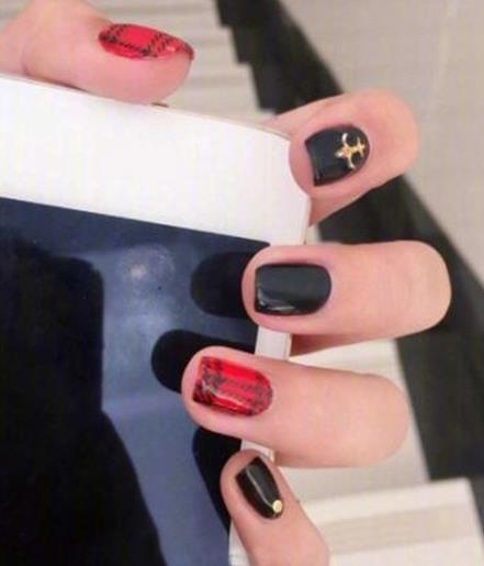 黑色美甲图片：2018黑色美甲款式大全（组图）