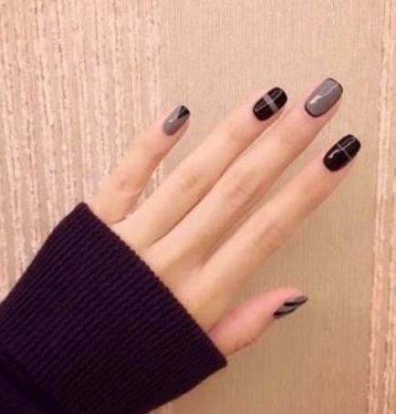 黑色美甲图片：2018黑色美甲款式大全（组图）