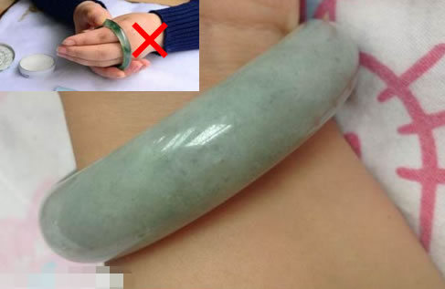 千万别把手镯戴左手！结果吓人（图）