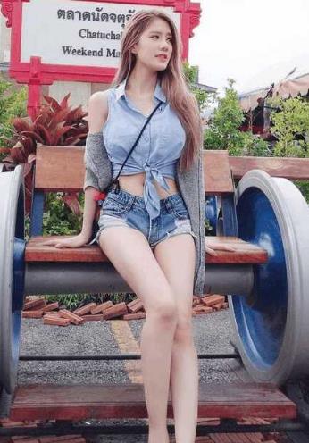 2018春季无袖穿起来:轻松显摆出你的好身材 2018春季无袖穿起来:轻松显摆出你的好身材