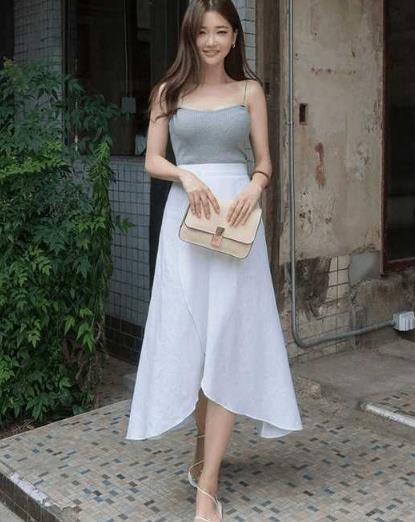 2018春季无袖穿起来:轻松显摆出你的好身材 2018春季无袖穿起来:轻松显摆出你的好身材