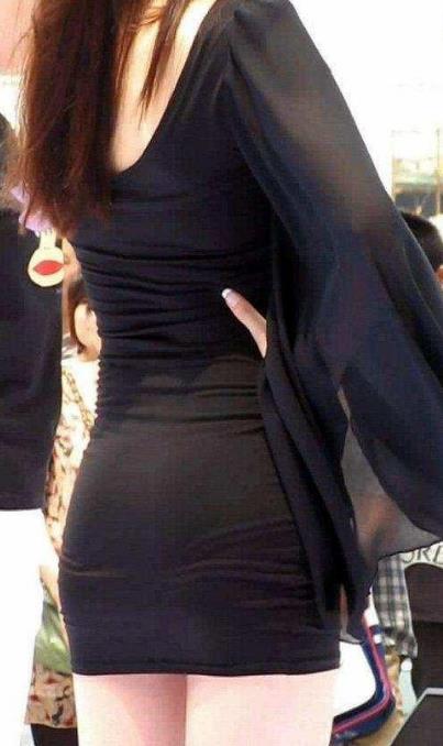 紧身上衣配紧身包臀裙：好身材完美展现出来