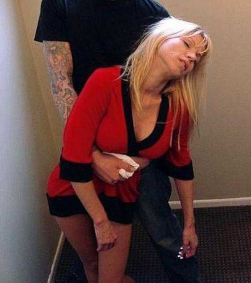 美女喝醉酒后的窘态：各种Hold不住啊（组图）