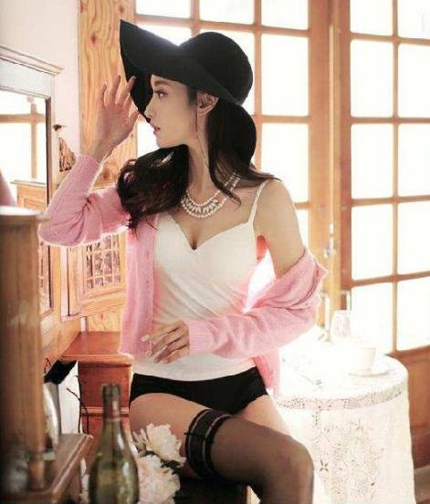 2018春季女孩的吊带背心:清凉性感简约(图) 2018春季女孩的吊带背心:清凉性感简约(图)