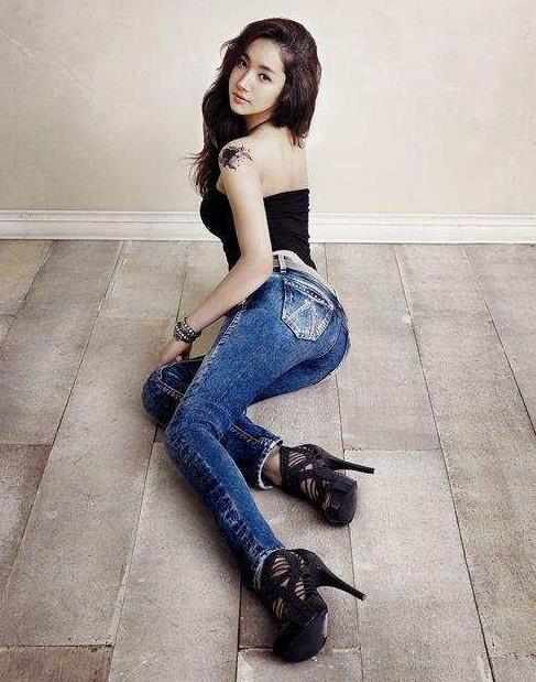 带有气质的紧身裤穿搭:女人百搭不厌(图) 带有气质的紧身裤穿搭:女人百搭不厌(图)