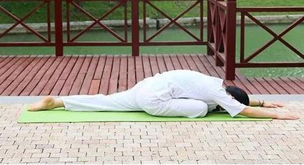 睡前这样坐一会等于跑步一小时(图) 睡前这样坐一会等于跑步一小时(图)