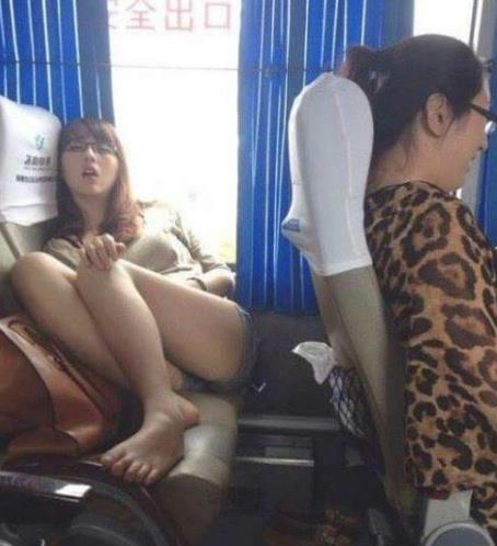 吓呆！女神是这样睡觉的