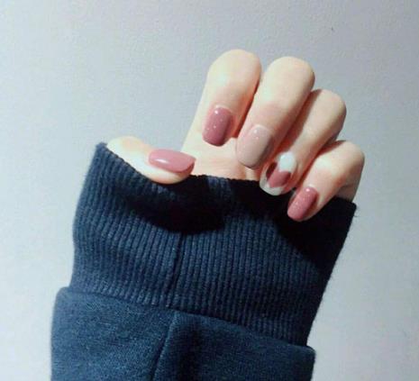 2018最流行的韩式美甲：美甲图片韩国款式欣赏