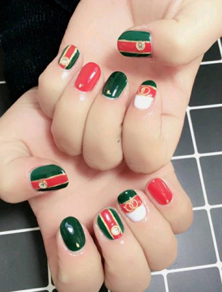 2018最流行的韩式美甲：美甲图片韩国款式欣赏