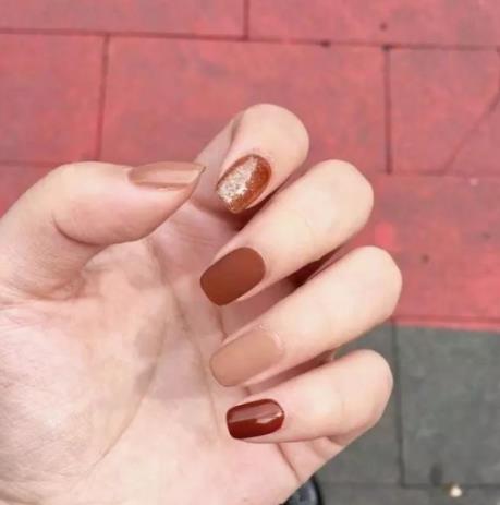 2018最流行的韩式美甲：美甲图片韩国款式欣赏