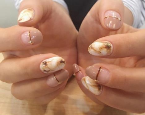 2018初春美甲新款式：2018最流行美甲图片款式欣赏