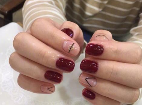 2018初春美甲新款式：2018最流行美甲图片款式欣赏