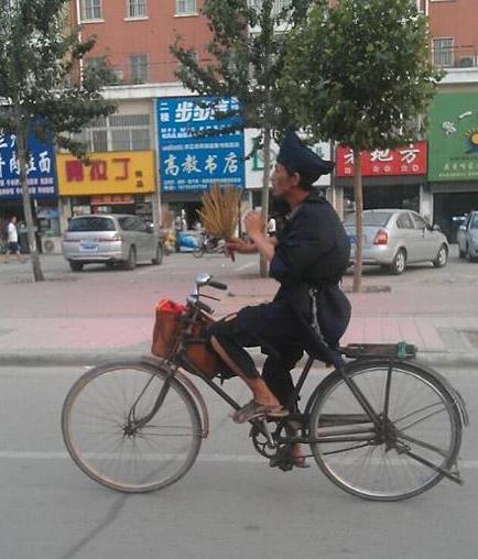 路遇济公再世，好双手脱把