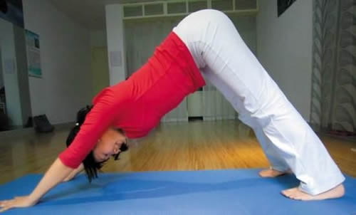 紧致皮肤的瑜伽动作：紧致皮肤延缓衰老（图）