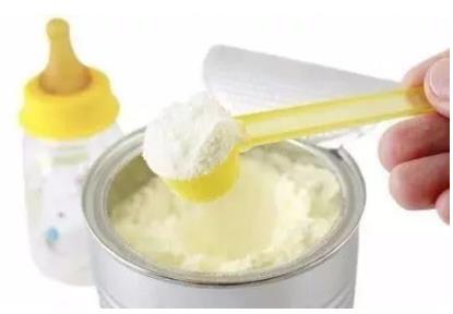 冲奶粉时不做这个动作,宝宝喝再贵的奶粉都白费! 冲奶粉时不做这个动作,宝宝喝再贵的奶粉都白费!