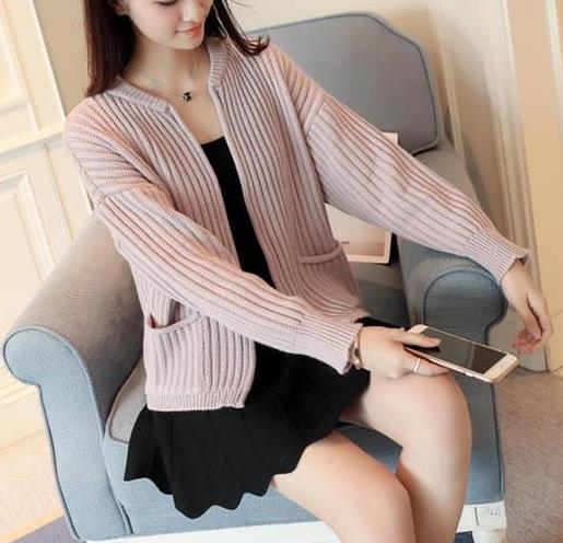 春季宽松中长款针织薄开衫：宽松长款针织衫带点飘逸