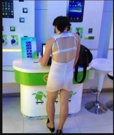 街头美女什么都敢穿：MM太不注意尴尬了（图）