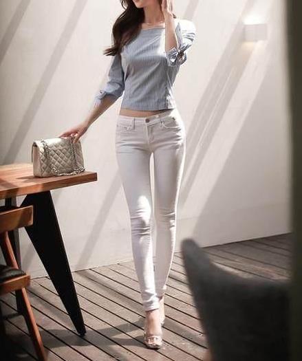时尚帅气的白色紧身裤：秀出完美腿型（图）