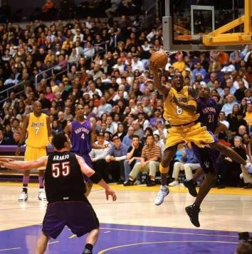 科比经典图片：回顾科比20年生涯20张经典照片