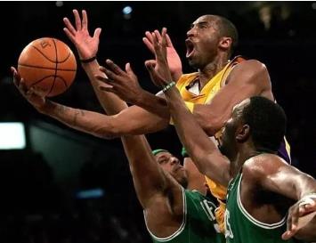 科比经典图片：回顾科比20年生涯20张经典照片