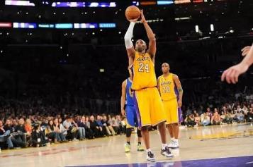 科比经典图片：回顾科比20年生涯20张经典照片