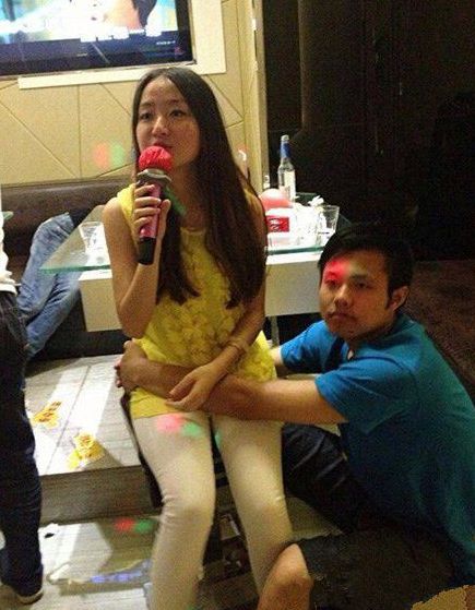 看什么看？我媳妇儿，谁也别想抢走