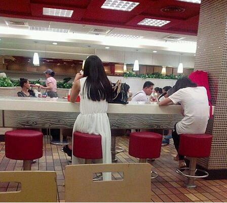 这两个坐姿你是哪一个呢，看完这张图我不由得直了直腰