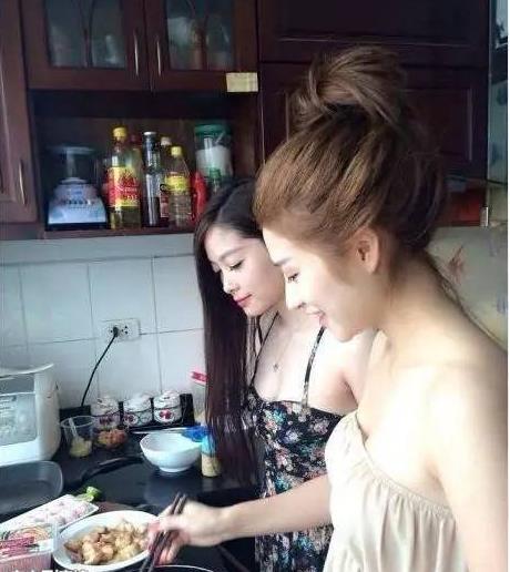 两个可爱的嫂子