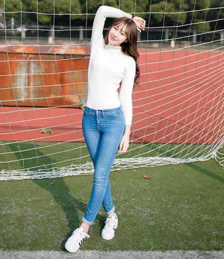 女神穿搭紧身裤丰富耐看：小巧纤细之美增添活力