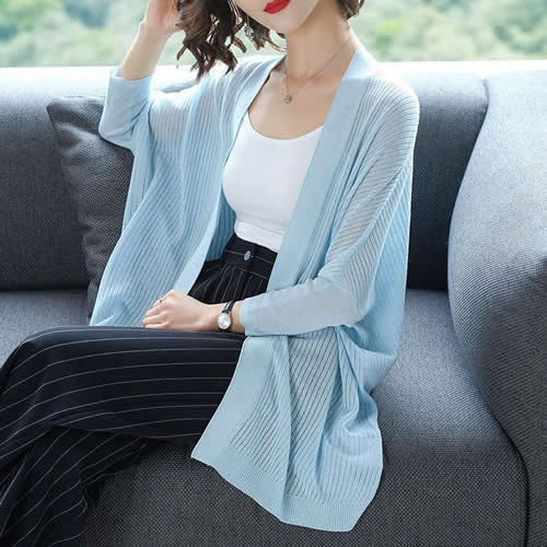 2018年春季新款开衫：简约百搭的条纹开衫