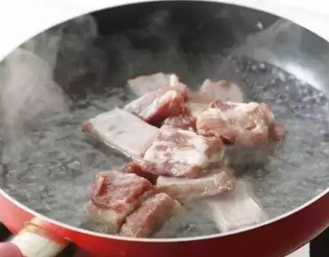 焯水用冷水还是热水?原来这么多年都做错了!