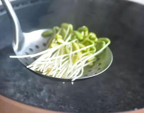 焯水用冷水还是热水?原来这么多年都做错了!