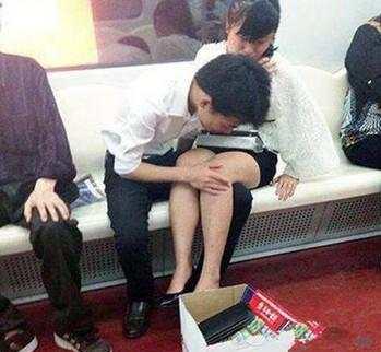 女：哥，干啥呢