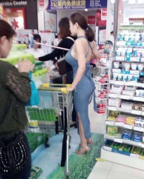 现在的女人，穿衣真开放