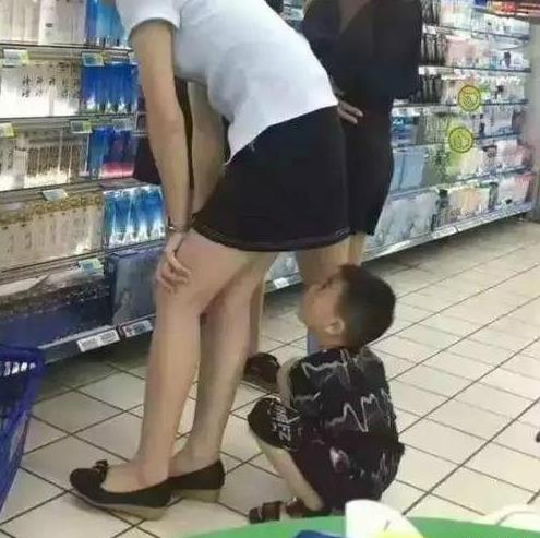 妈妈我要看花灯，我不要看屁股