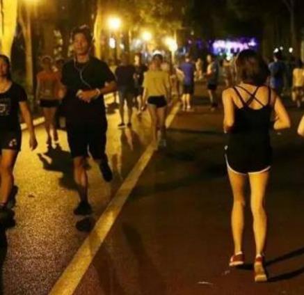 夜跑做到这5点,才能让你瘦得快(图文) 夜跑做到这5点,才能让你瘦得快(图文)