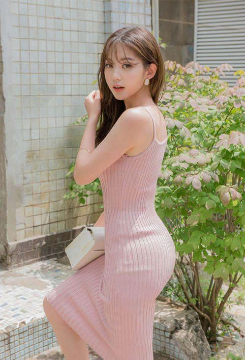 包臀裙搭配高跟鞋：美女高贵大方（图）