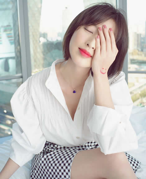 张俪少女装亮相：又酷又甜（图）