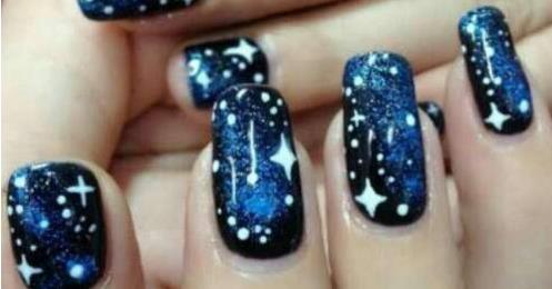 2018好看星空款式美甲图片：炫酷星空美甲神秘有帅气