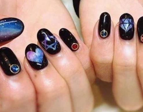 2018好看星空款式美甲图片：炫酷星空美甲神秘有帅气