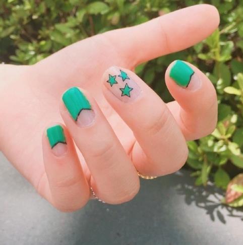 简约好看纯色美甲图片款式：2018年最流行的美甲款式