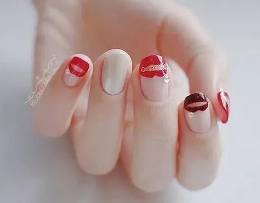 2018春季最流行的美甲图片：时尚简约春季美甲图片款式